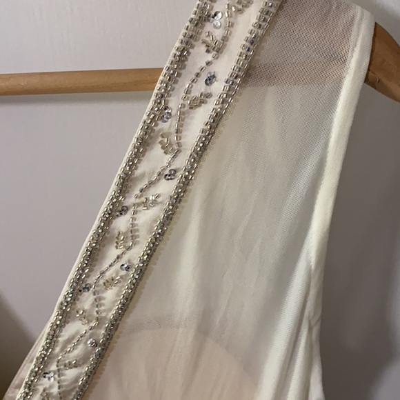 Dress to impress, Beautiful dress, night gown, delicate, simple elegance size 2 - Picture 7 of 11